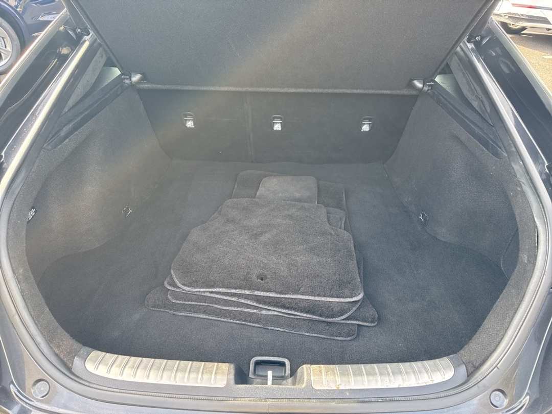 2019 Kia Stinger GT2 - Image 12