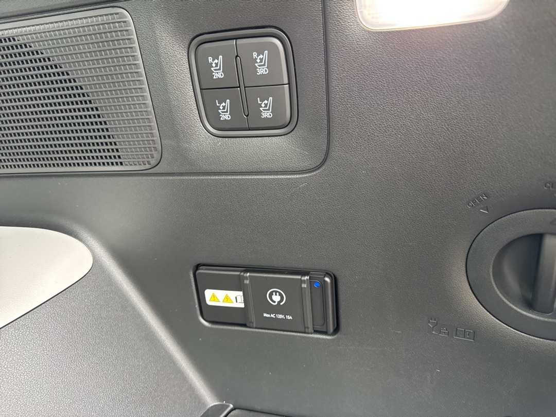 2026 Hyundai Ioniq 9 Performance Limited - Image 12