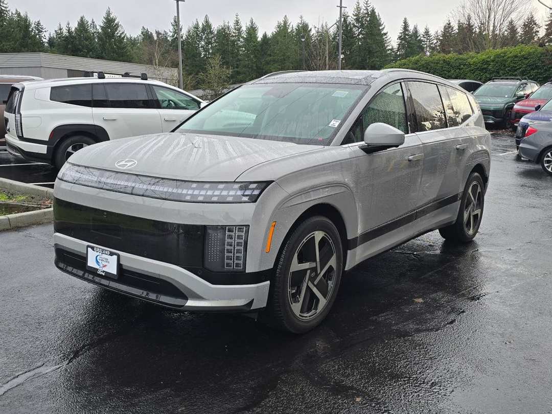 2026 Hyundai Ioniq 9 Performance Calligraphy - Image 3