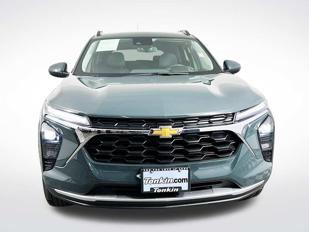 2025 Chevrolet Trax LT - Image 2