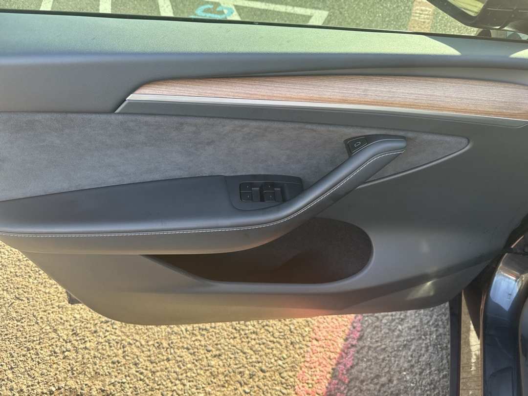 2025 Tesla Model Y Performance - Image 14