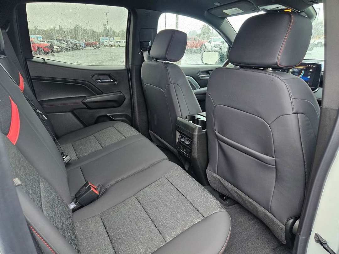 2026 Chevrolet Colorado Z71 - Image 40