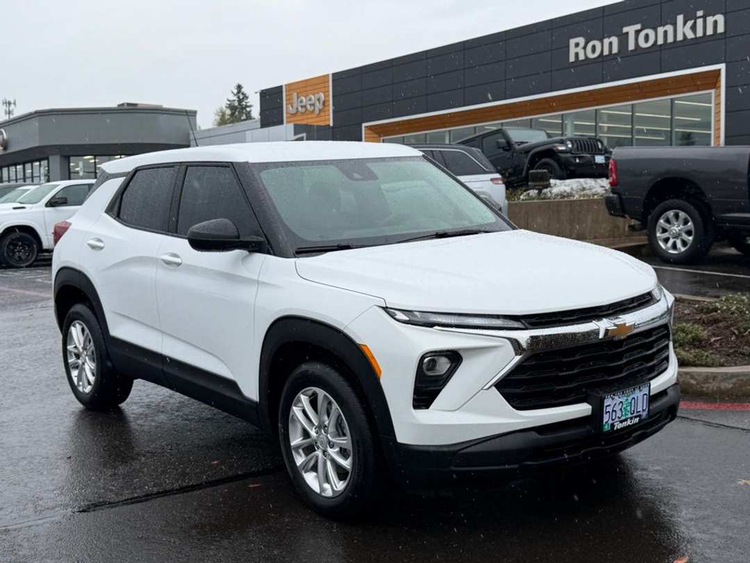 2025 Chevrolet Trailblazer LS - Image 2