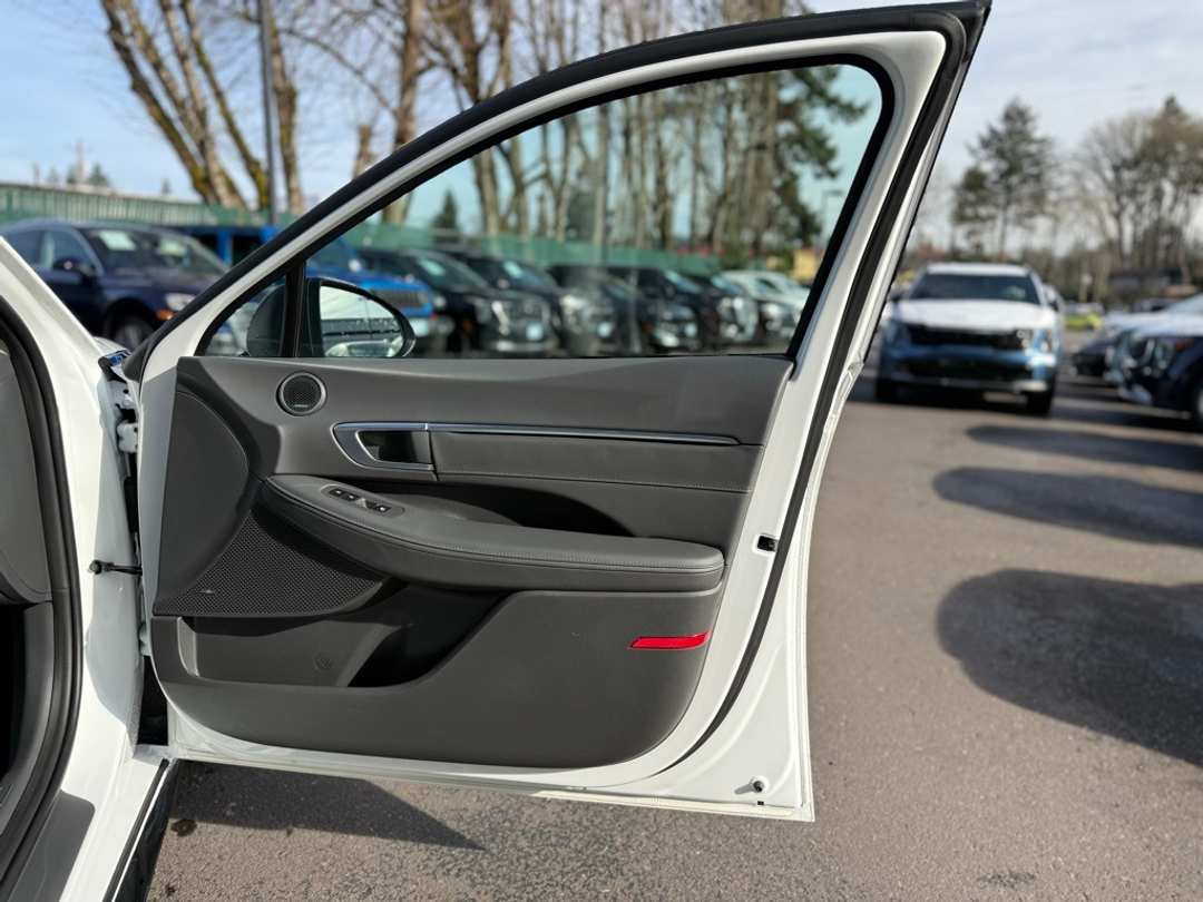 2021 Hyundai Sonata Limited - Image 17