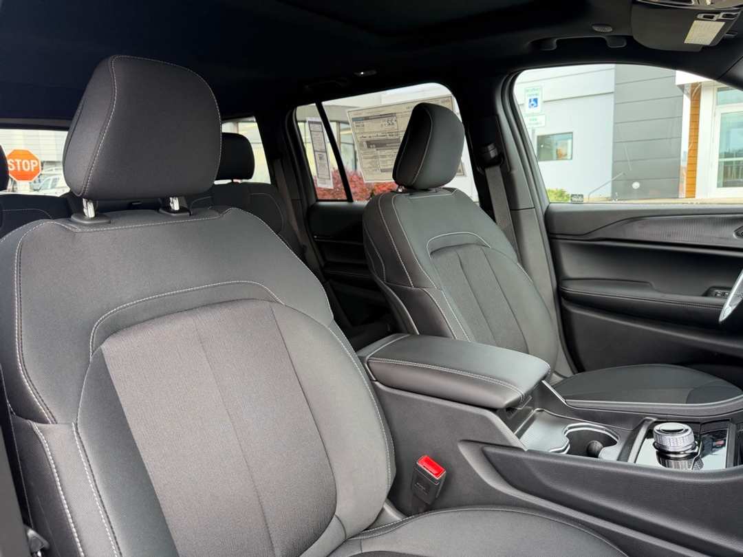 2025 Jeep Grand Cherokee Laredo X - Image 36