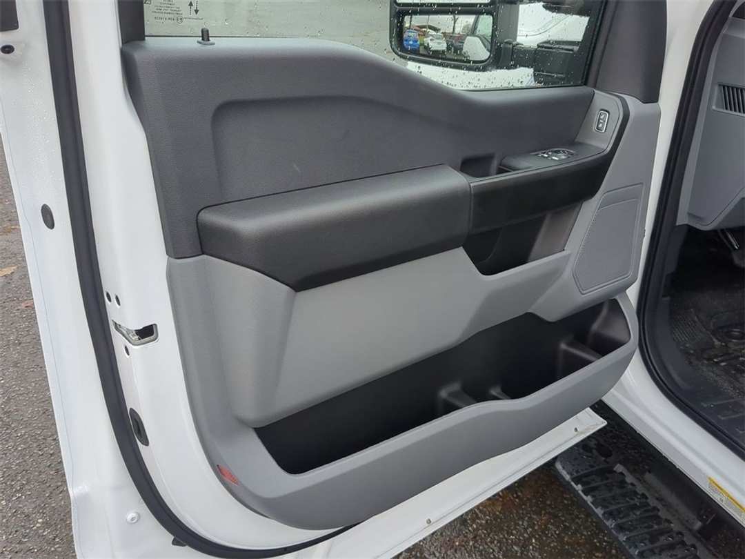 2024 Ford F-550Sd XL - Image 9