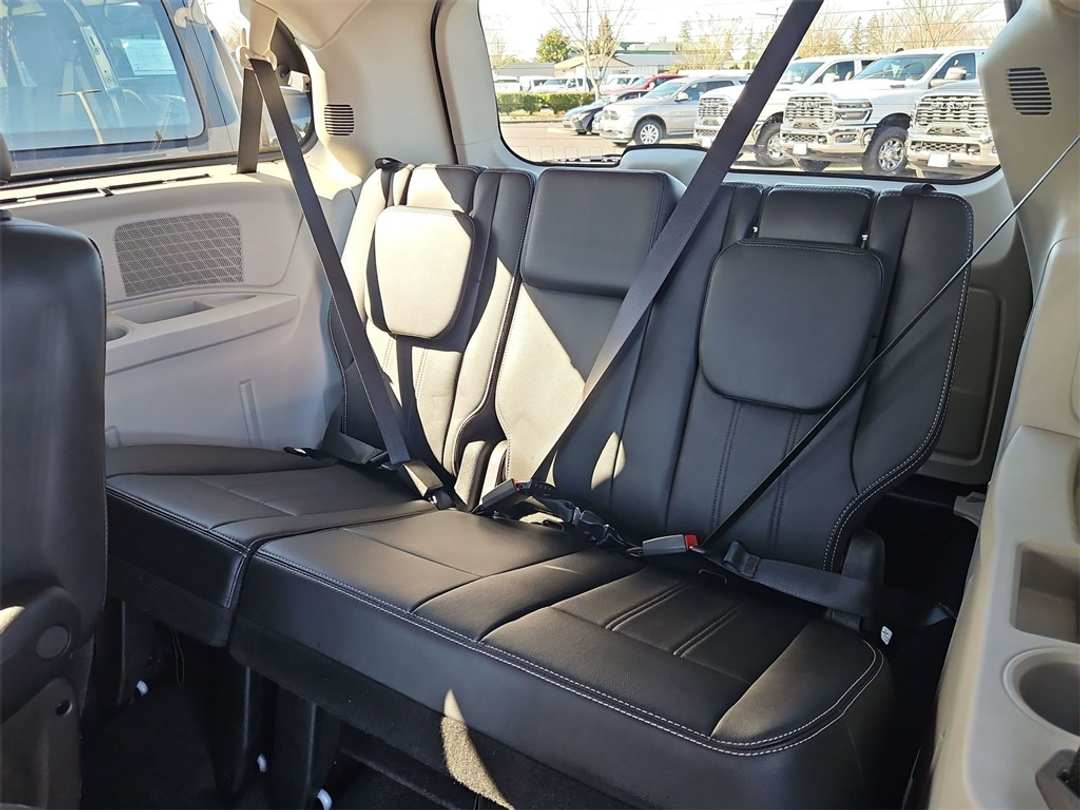 2012 Chrysler Town & Country TouringL - Image 36