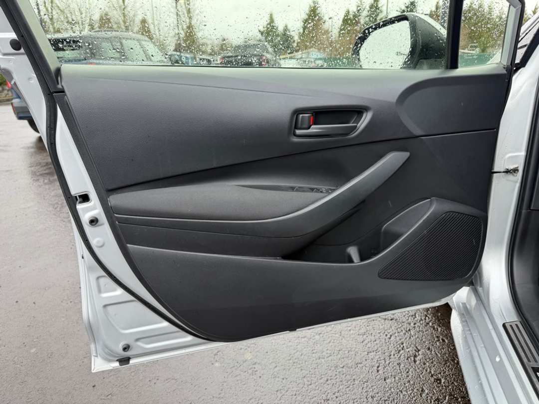 2022 Toyota Corolla LE - Image 12