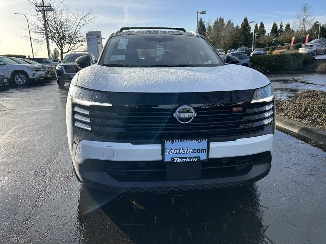 2025 Nissan Kicks SR - Image 2