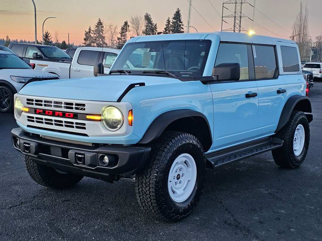 2025 Ford Bronco Heritage Edition - Image 3