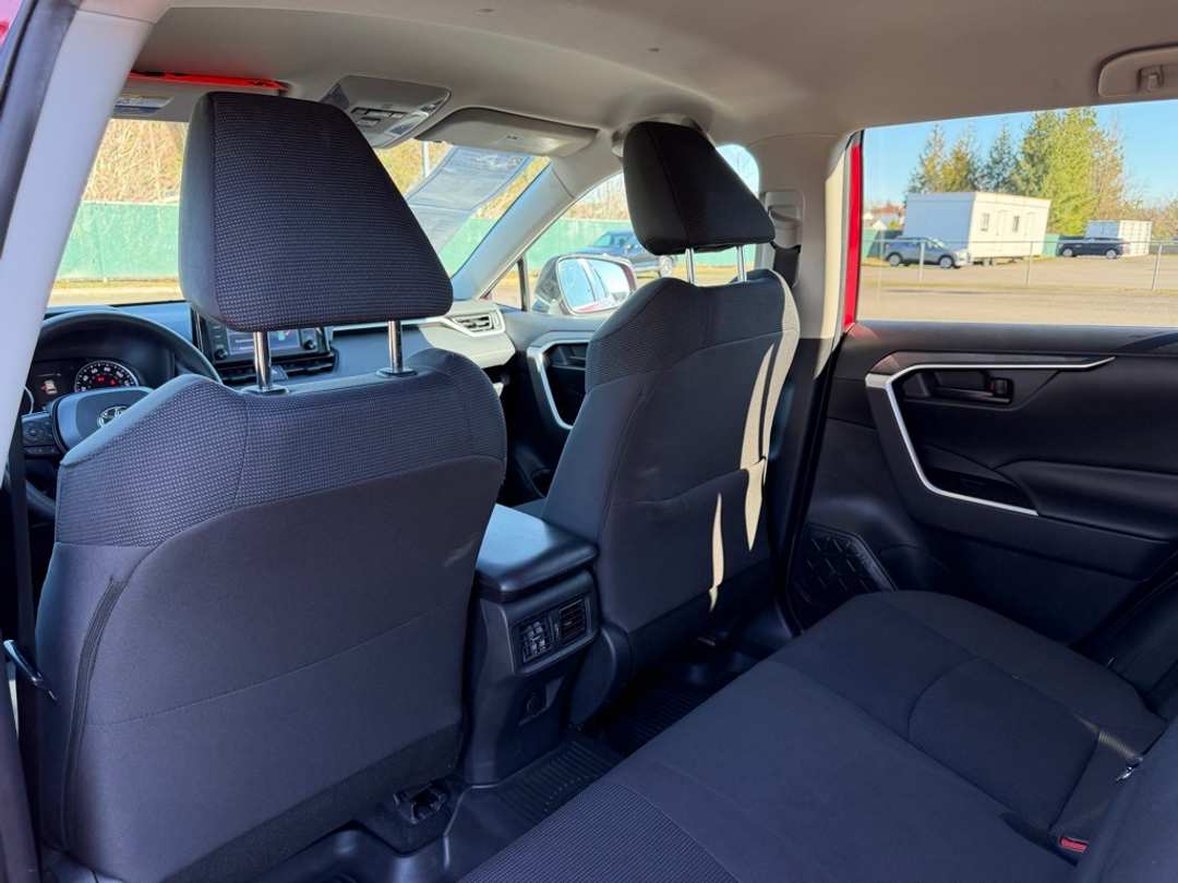 2019 Toyota Rav4 LE - Image 31