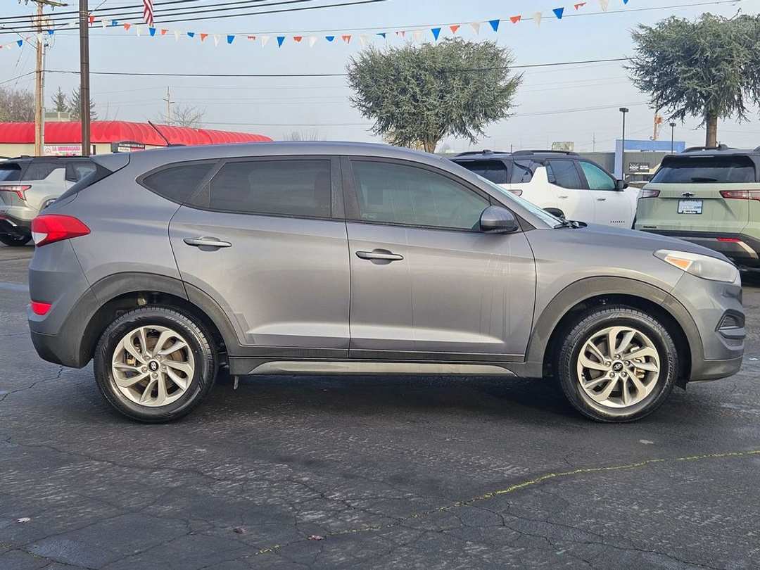 2017 Hyundai Tucson SE - Image 7