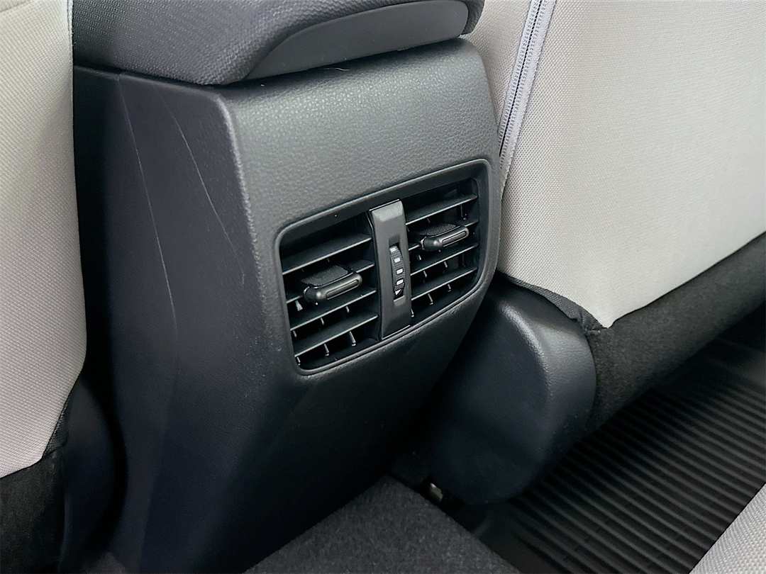 2026 Toyota Corolla Cross L - Image 24