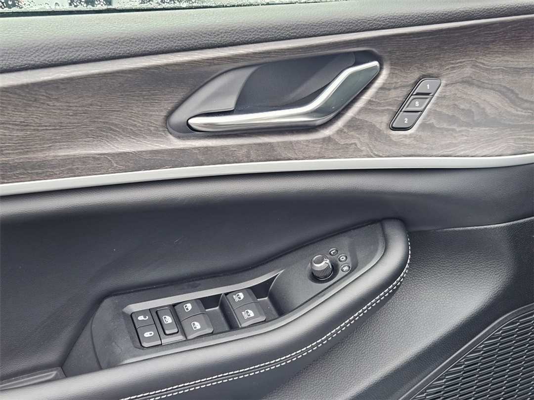 2025 Jeep Grand Cherokee L Limited - Image 11