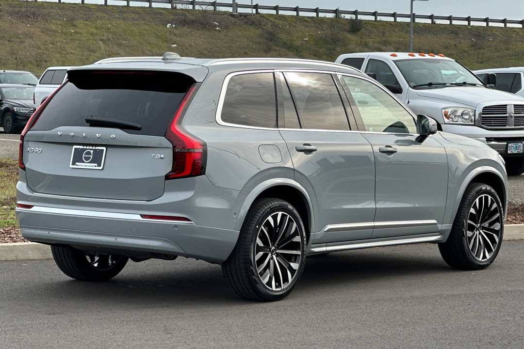 2026 Volvo Xc90 T8 Plus - Image 3