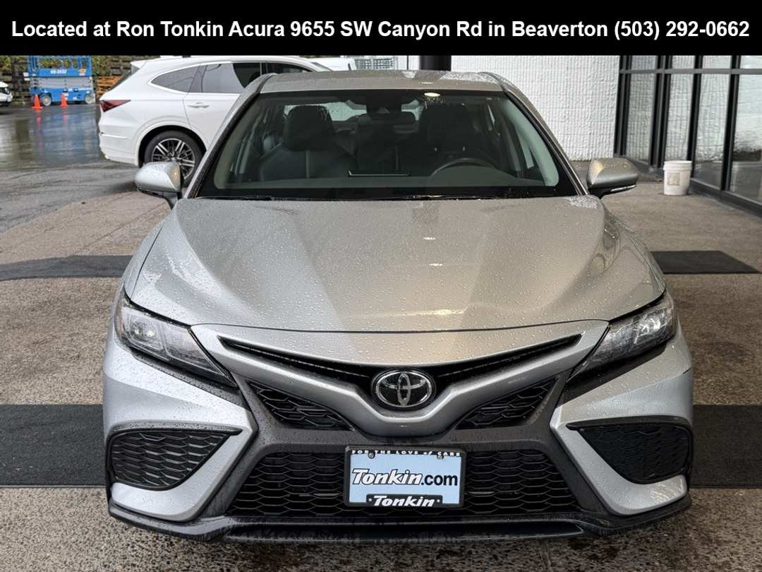 2024 Toyota Camry SE - Image 3