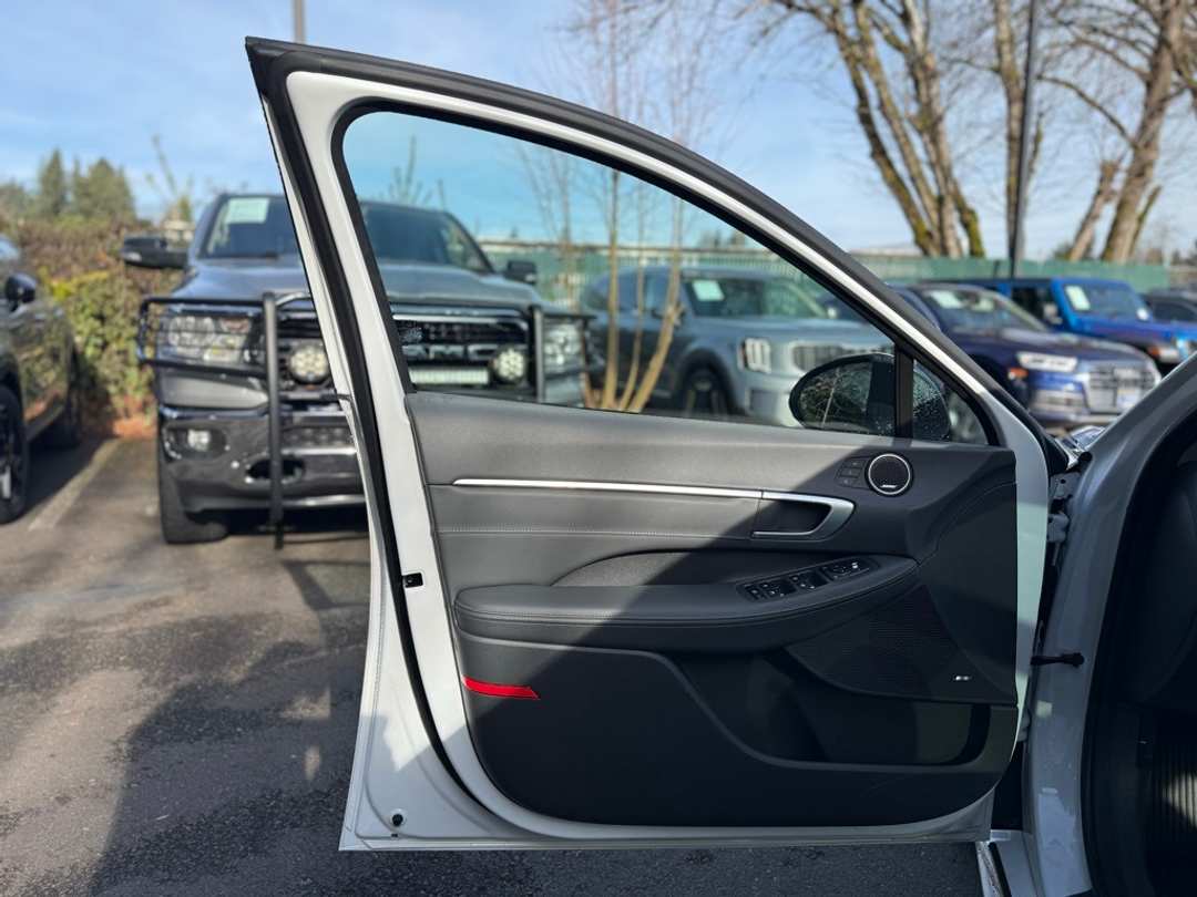 2021 Hyundai Sonata Limited - Image 22