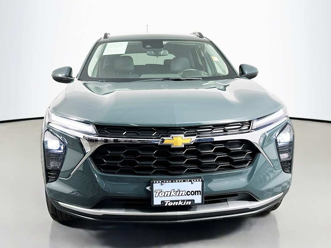 2025 Chevrolet Trax LT - Image 3
