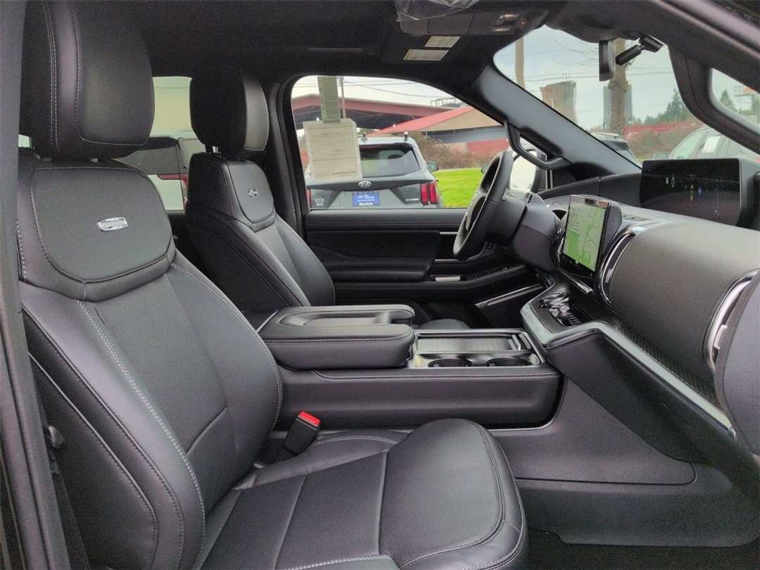 2026 Ford Expedition Platinum - Image 32