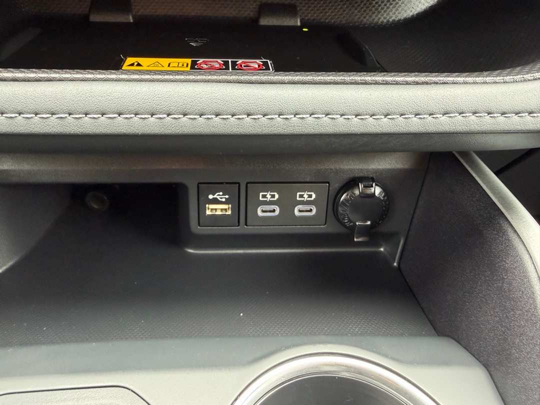 2025 Toyota Highlander XSE - Image 24