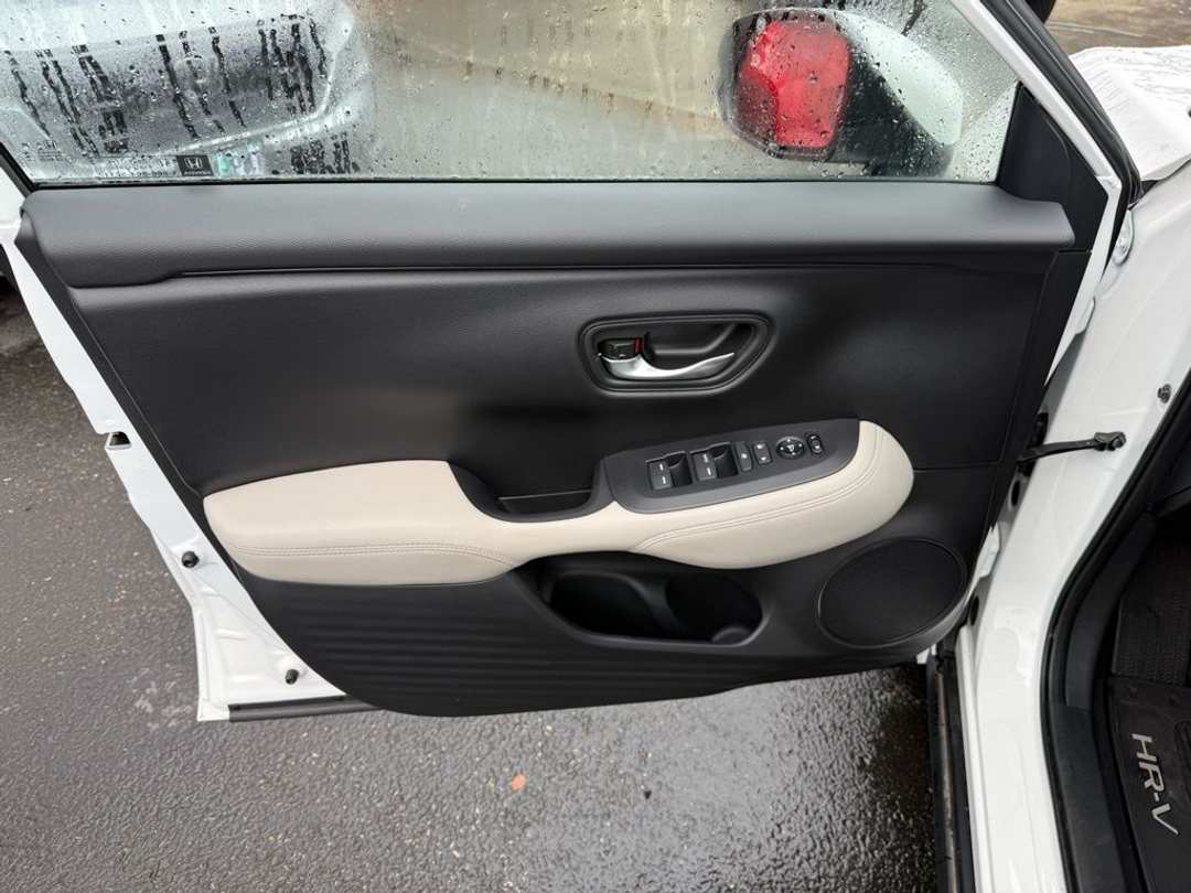 2025 Honda HR-V LX - Image 14