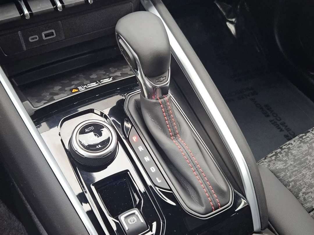 2026 Chevrolet Colorado Z71 - Image 18