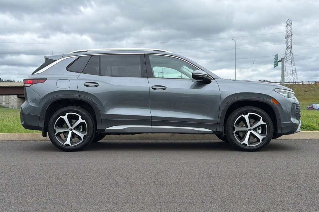 2026 Volkswagen Tiguan 2.0T SE - Image 2