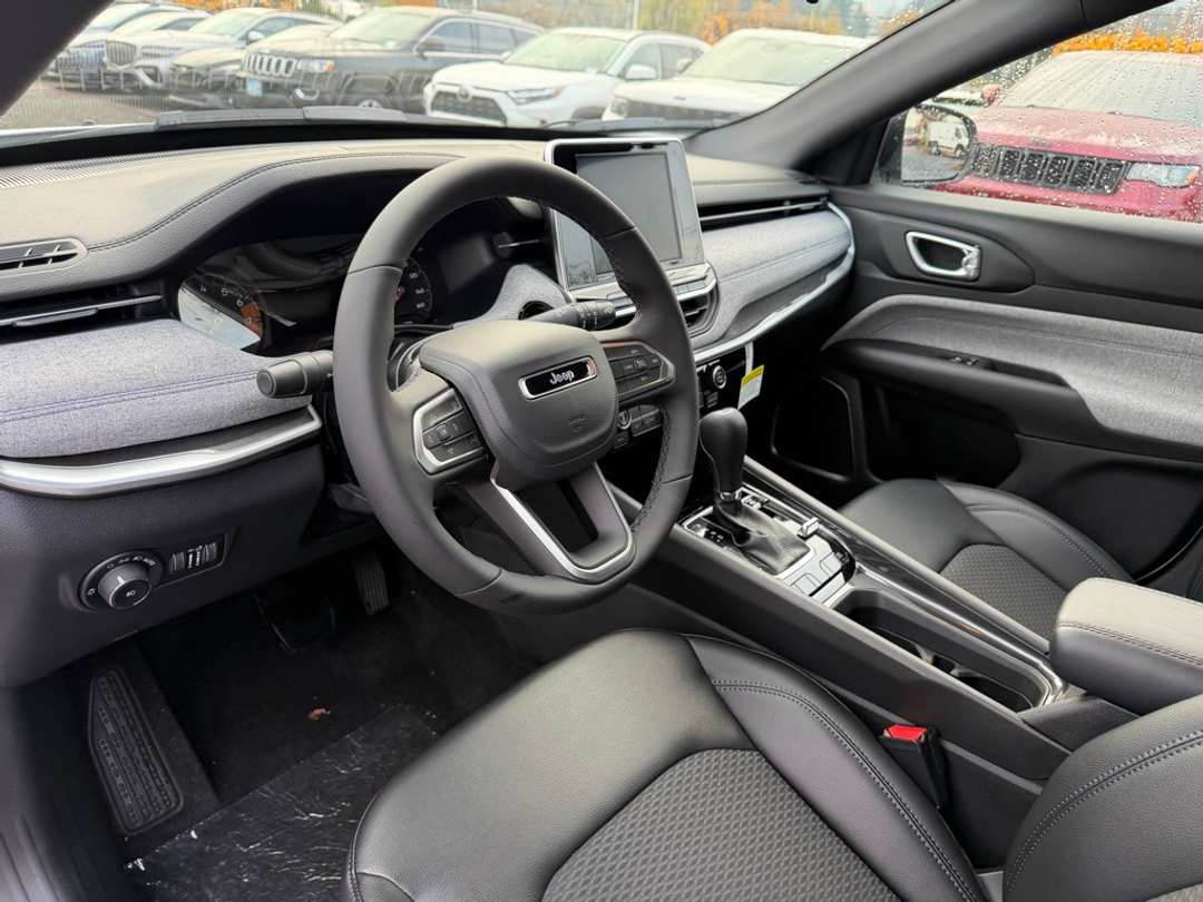 2026 Jeep Compass Latitude - Image 15