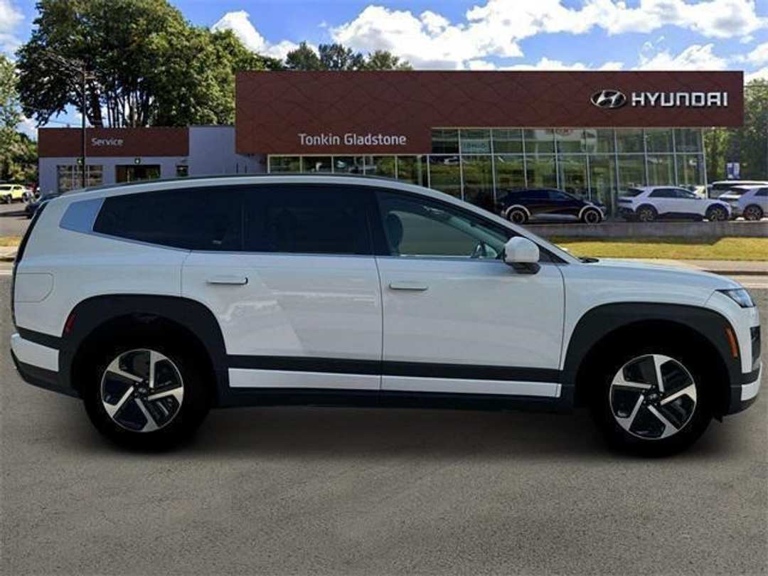 2026 Hyundai Ioniq 9 SE - Image 9