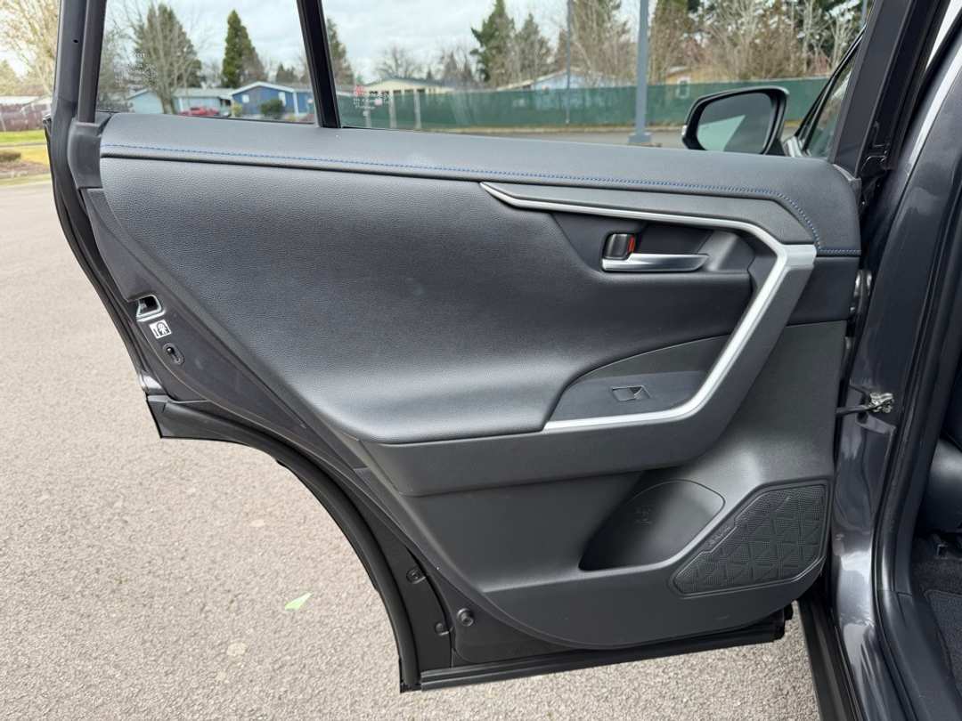 2020 Toyota Rav4 XSE - Image 29