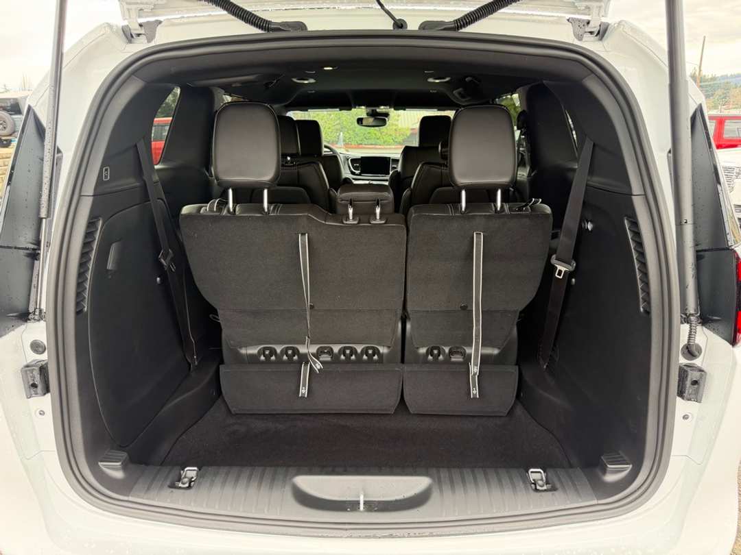 2026 Chrysler Pacifica Select - Image 11
