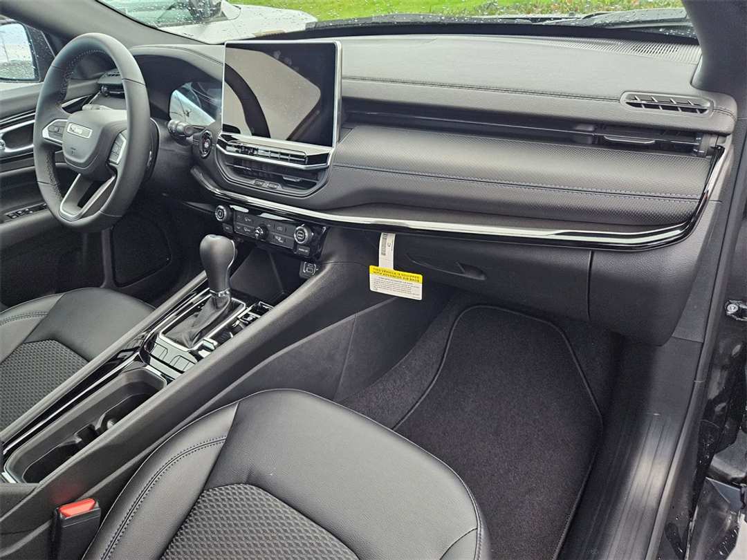 2026 Jeep Compass Latitude - Image 35