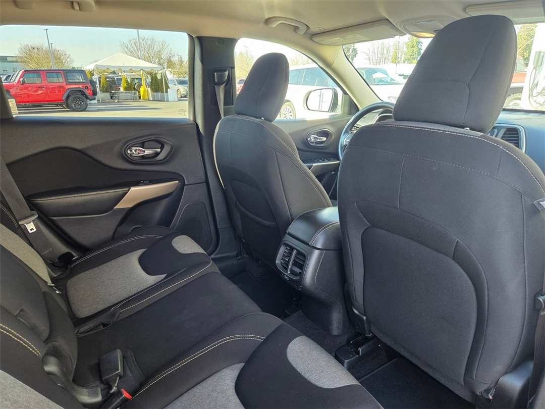 2018 Jeep Cherokee Latitude - Image 34