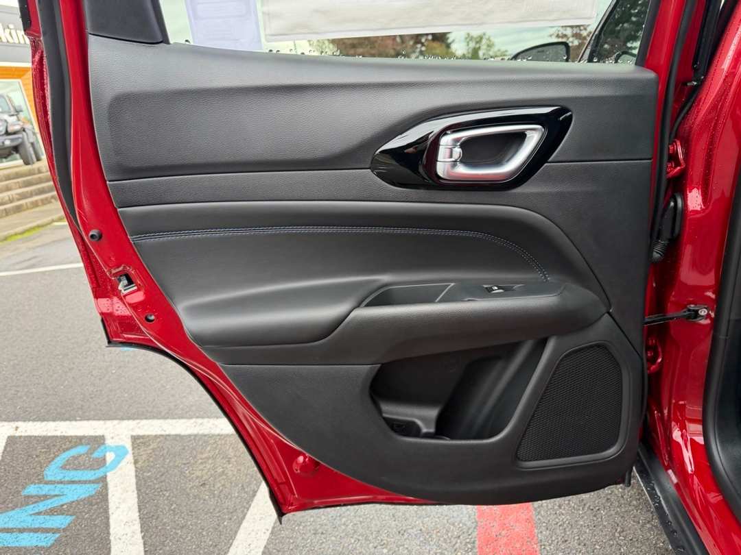 2026 Jeep Compass Latitude - Image 28