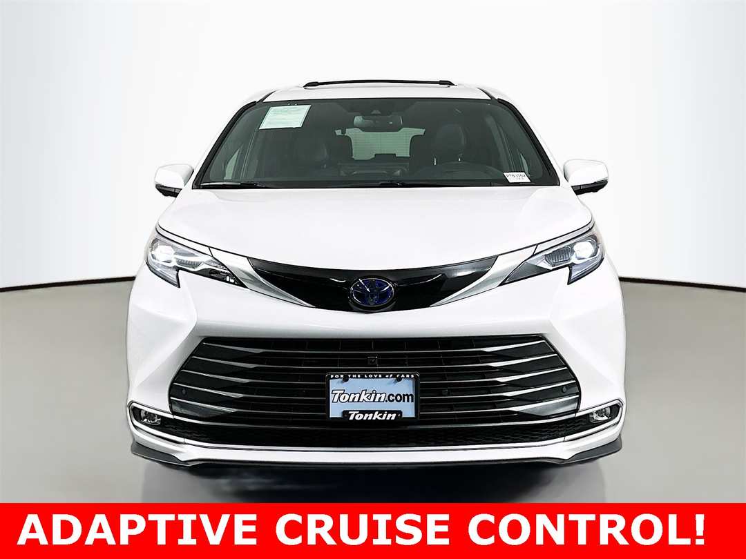 2025 Toyota Sienna Platinum - Image 2
