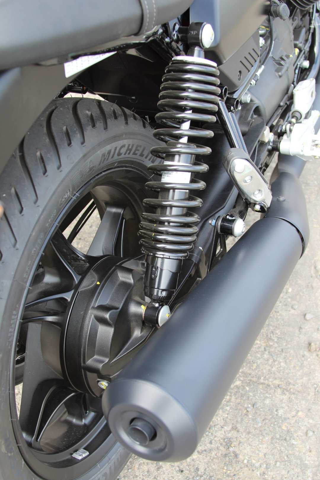 2023 Moto Guzzi V7 Stone - Image 10