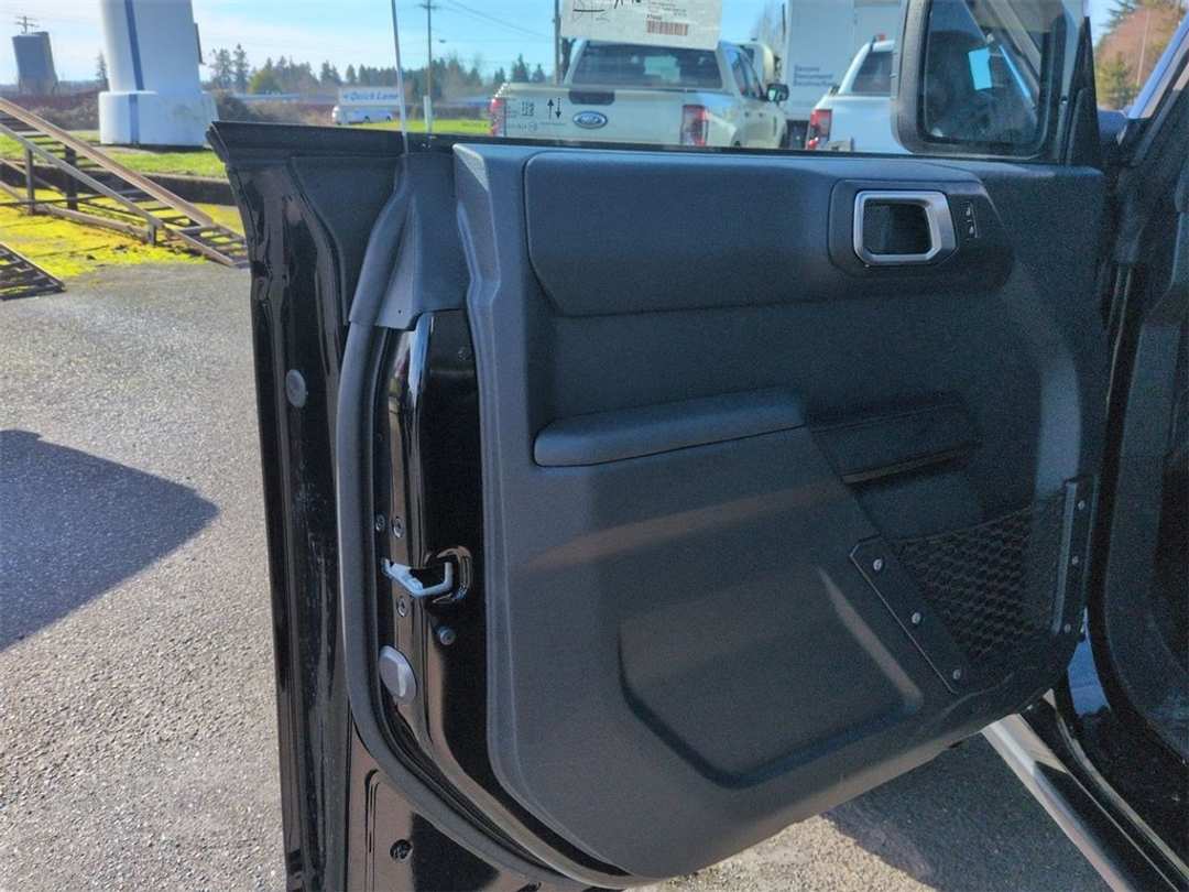 2025 Ford Bronco Big Bend - Image 9