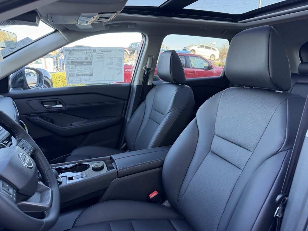 2026 Nissan Rogue Dark Armor - Image 14