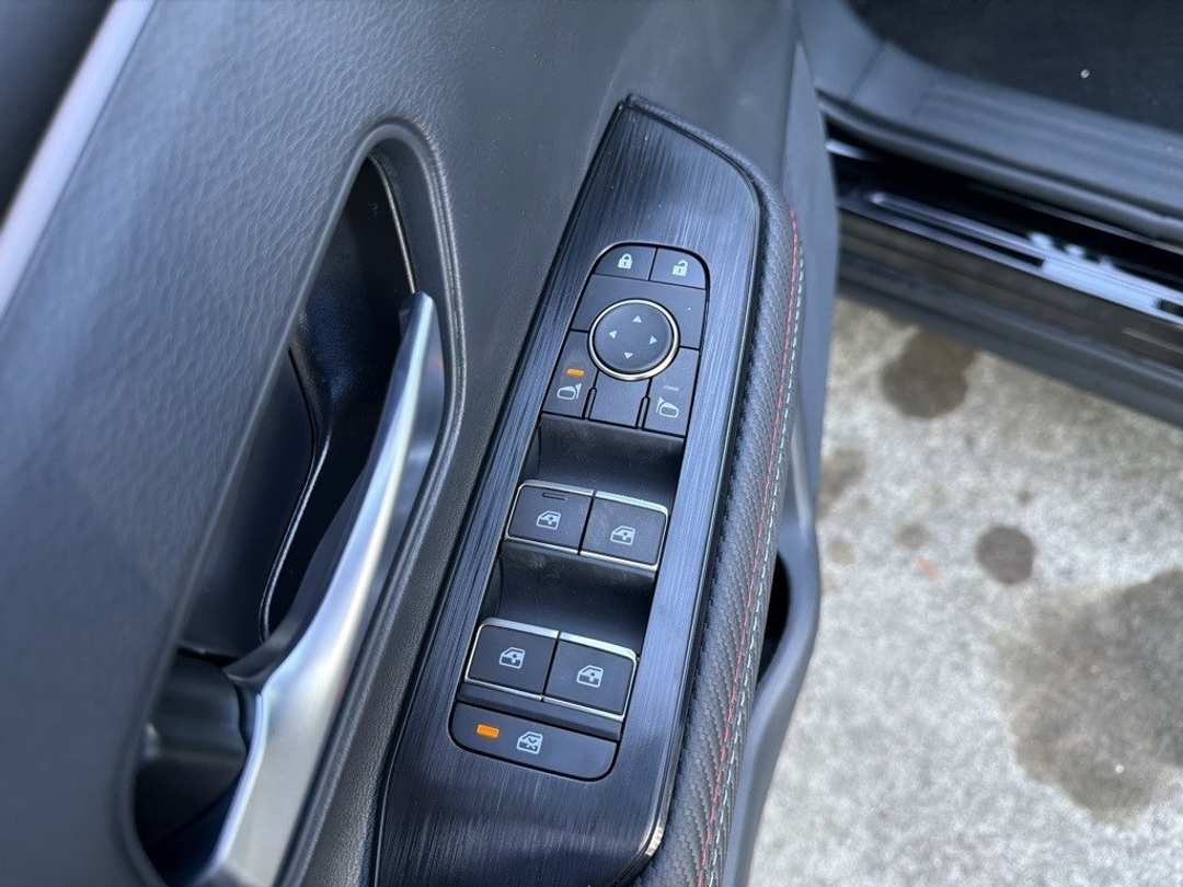 2026 Nissan Kicks SR - Image 18