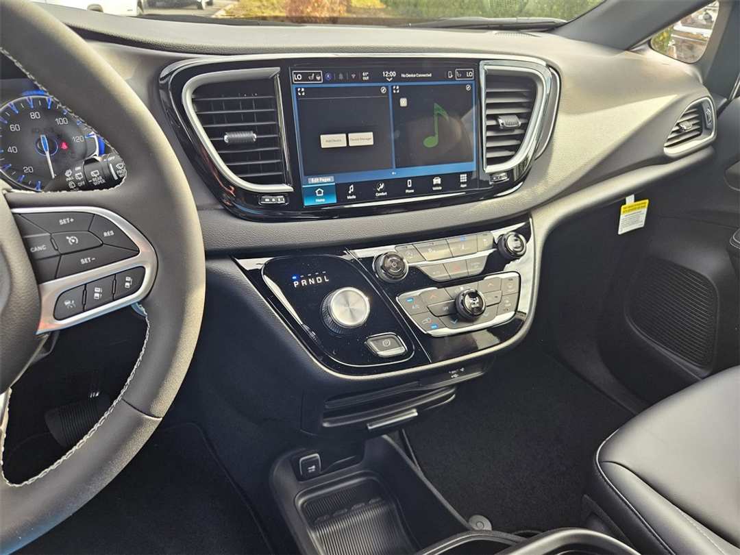 2026 Chrysler Voyager LX - Image 19