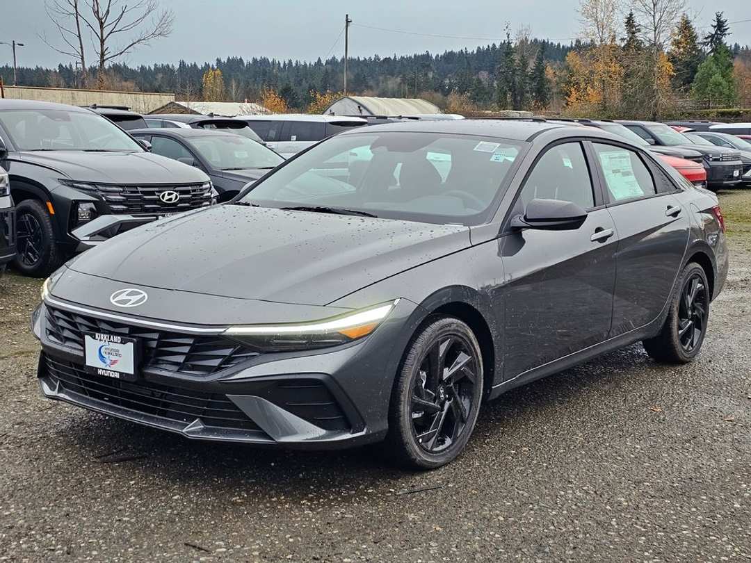 2026 Hyundai Elantra SEL Sport - Image 3