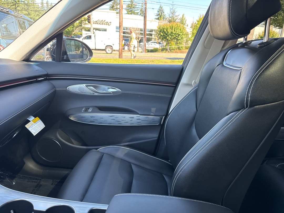 2026 Genesis Electrified Gv70 - Image 33