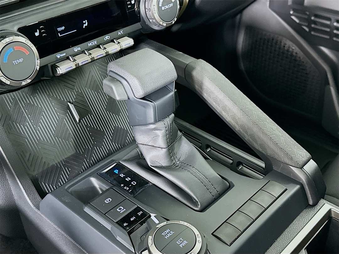 2025 Toyota Tacoma SR5 - Image 17