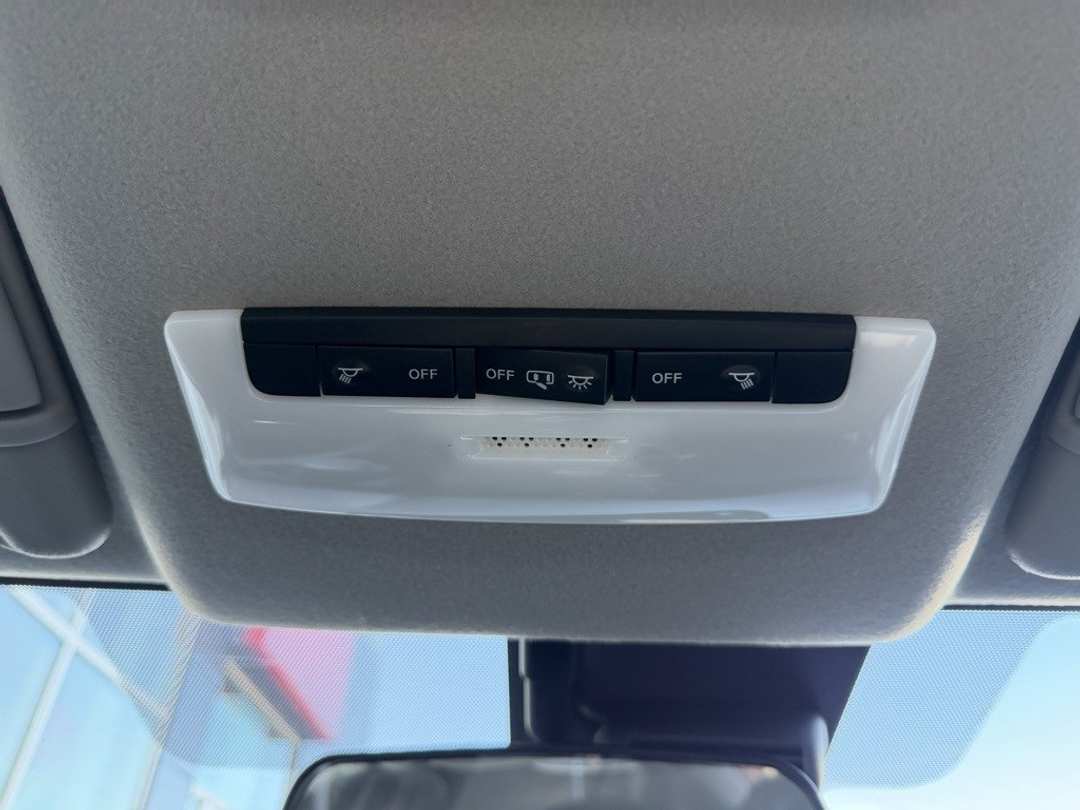 2025 Nissan Versa 1.6 SR - Image 24