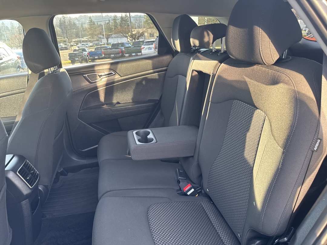 2024 Kia Sportage LX - Image 25