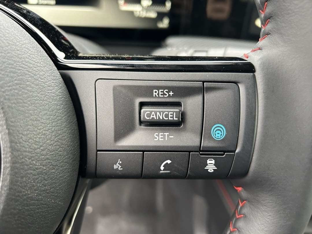 2025 Nissan Kicks SR - Image 14