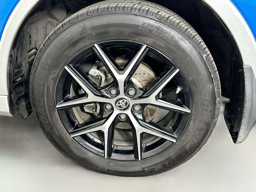 2016 Toyota Rav4 SE - Image 31