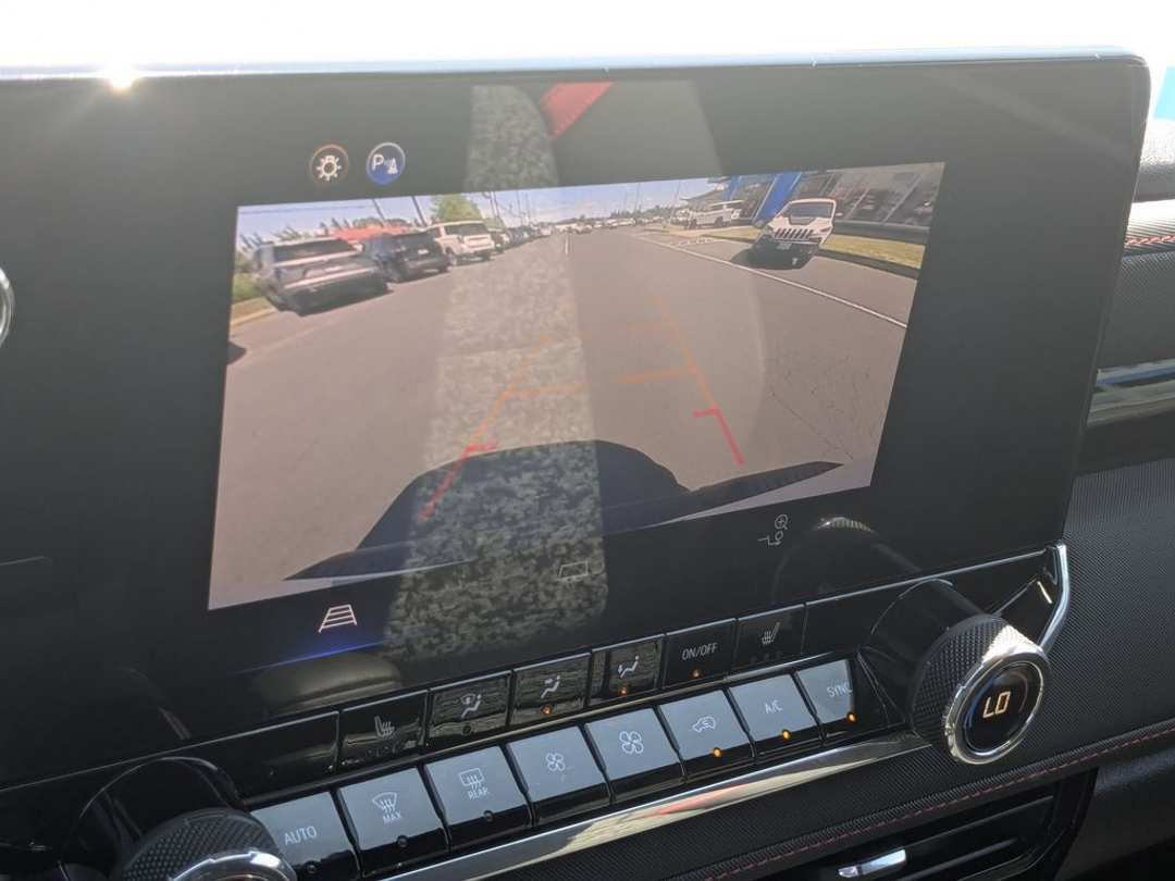 2025 Chevrolet Colorado Z71 - Image 17