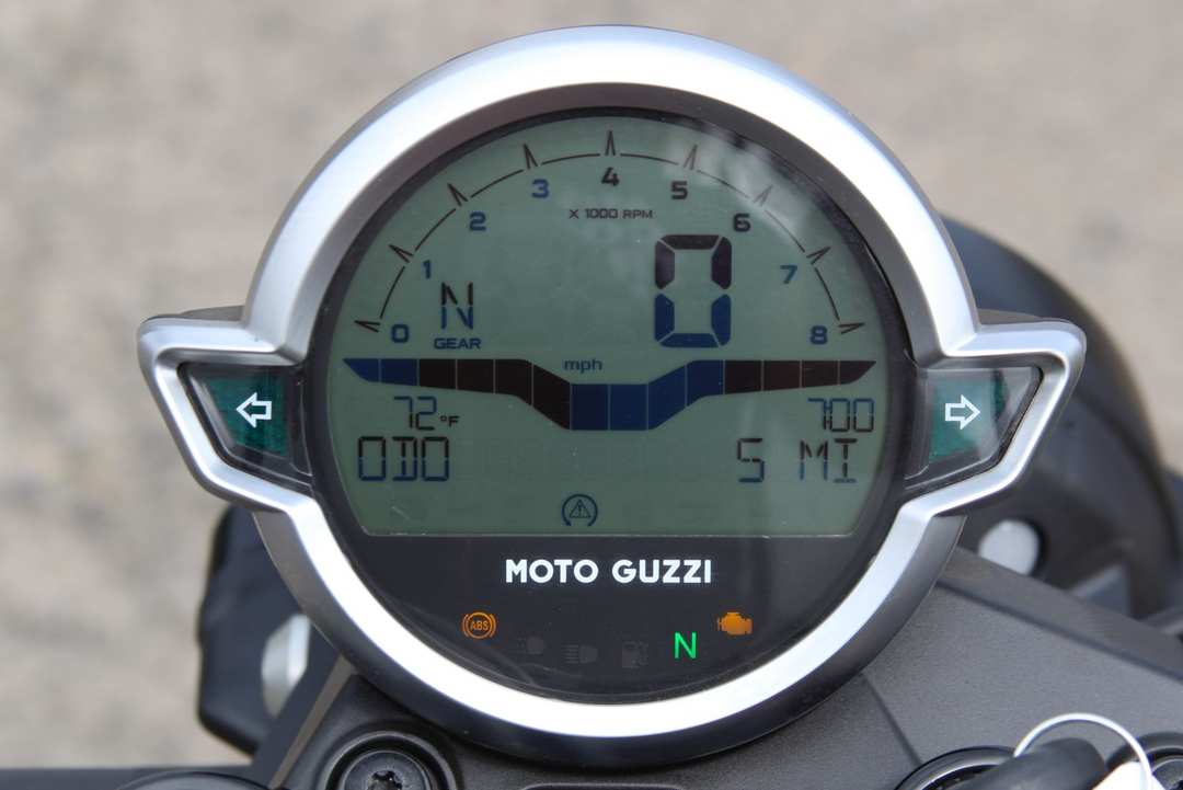2023 Moto Guzzi V7 Stone - Image 11