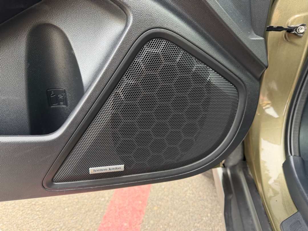 2022 Subaru Outback Touring - Image 15